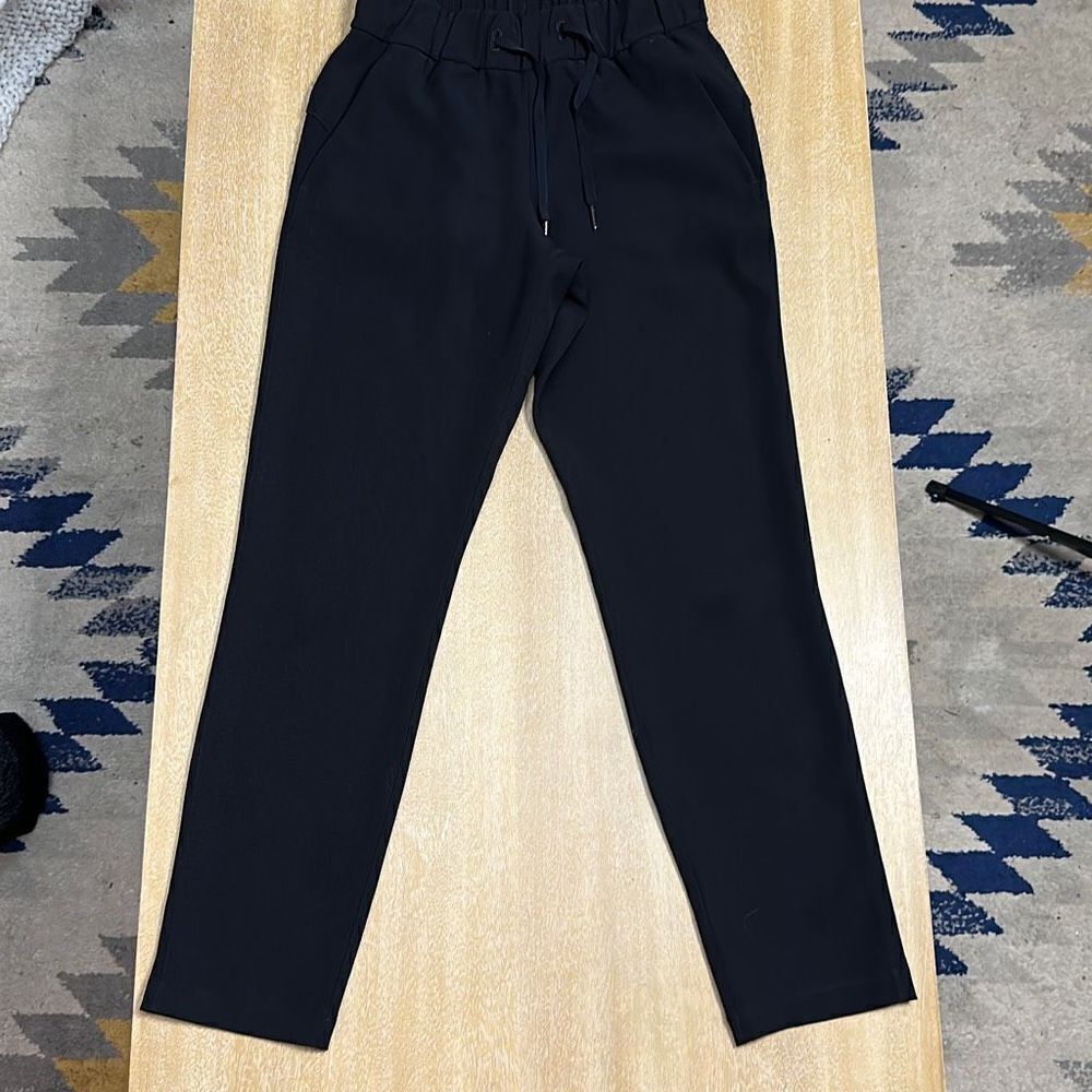 Lululemon On The Fly Pant *Woven 27"‎